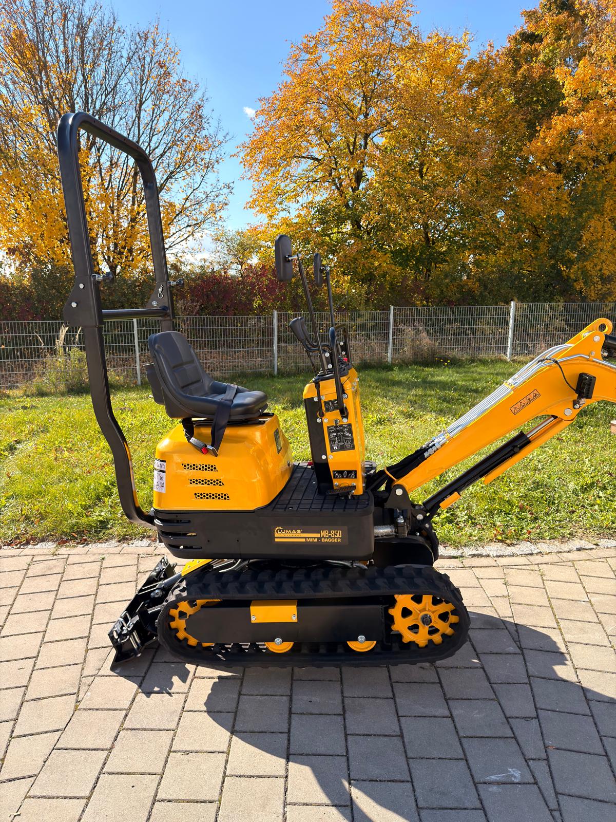 Mini Digger with ROPS 850KG Micro digger petrol engine - Image 7