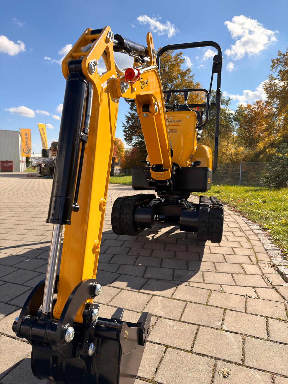 Mini Digger with ROPS 850KG Micro digger petrol engine - Image 9